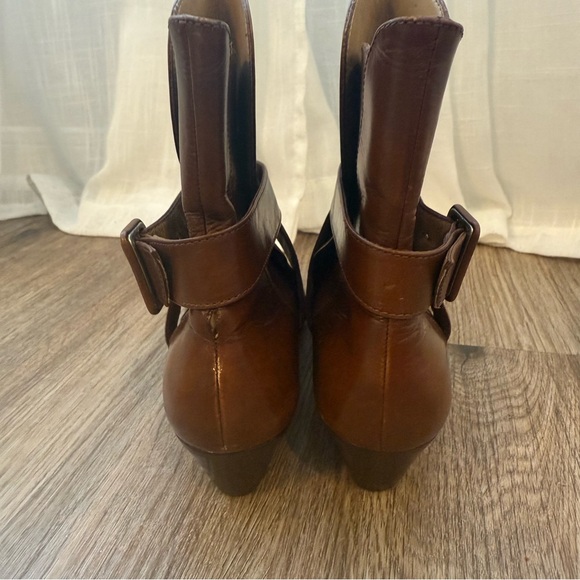 Salvatore Ferragamo Booties Boots Women’s Sz 6.5 Brown Leather Low Heel Classic - Picture 5 of 8